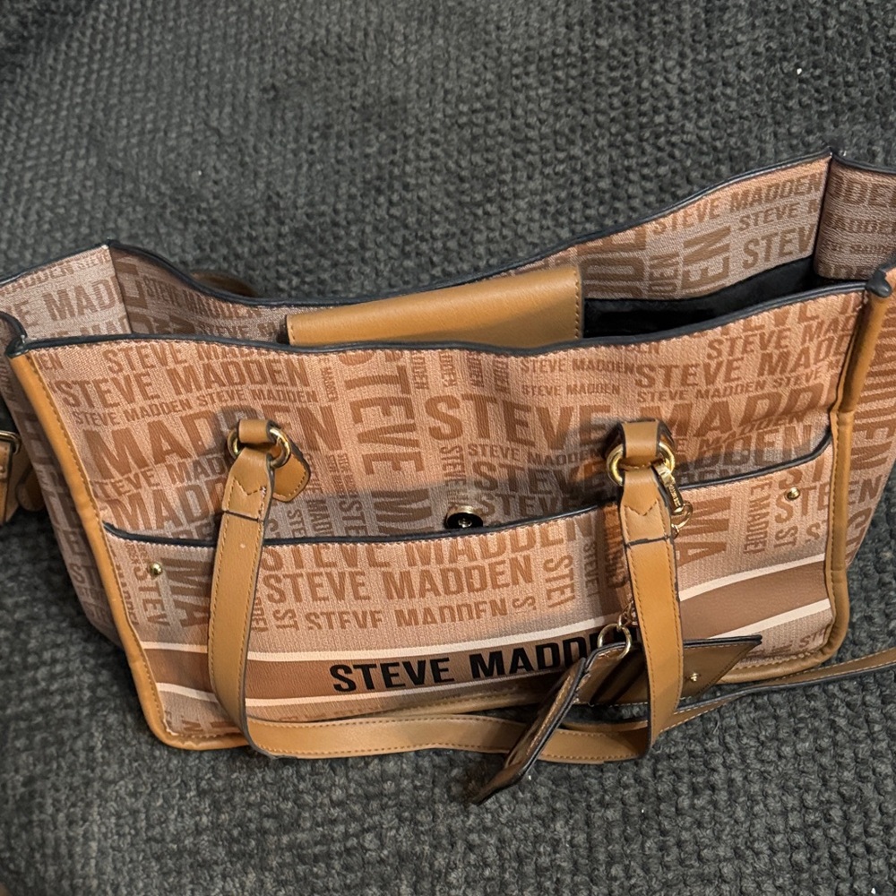 Steve Madden Tan and Brown Logo Briefcase/ carryon bag ( includes new wallet )! - Picture 14 of 14
